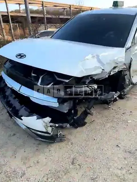 Photo 2 of 41: 2021 Hyundai IONIQ 5, VIN KMHKL81AFNU043141 — Korean insurance auction