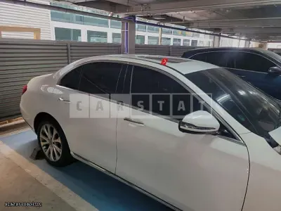 Photo 1 of 9: 2019 Mercedes-Benz E220 d 4Matic Exclusive (1,, VIN WDDZF0FB8KA614652 — Korean insurance auction