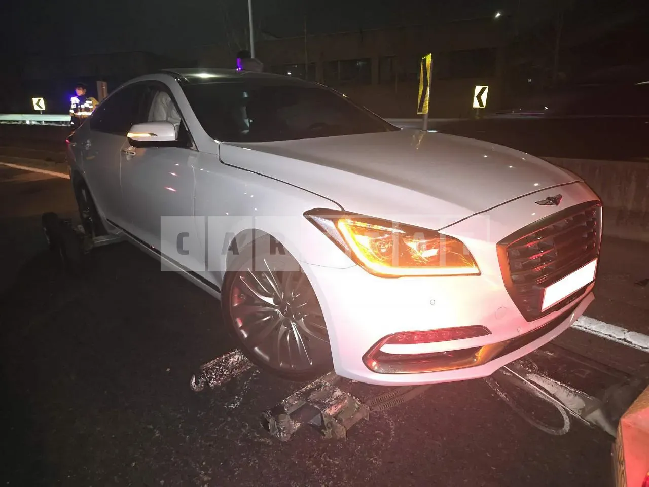 Photo 2 of 18: 2018 Hyundai Genesis G80, VIN KMHGM412DKU305829 — Korean insurance auction