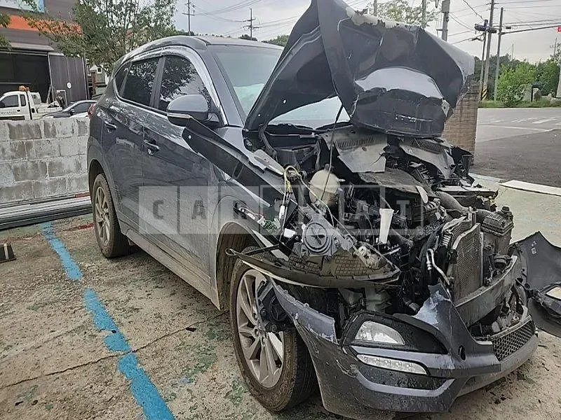 Photo 2 of 10: 2015 Hyundai Tucson TL — Korean insurance auction