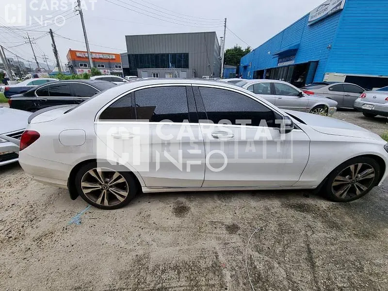 Photo 2 of 7: 2017 Mercedes-Benz C220 d, VIN WDDWF0EB3HR307758 — Korean insurance auction