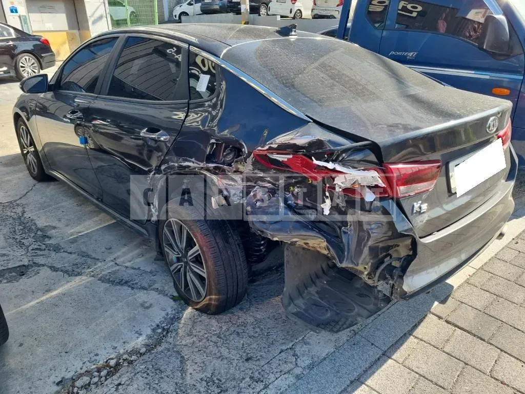Photo 2 of 24: 2018 Kia K5, VIN KNAGT411BKA263881 — Korean insurance auction