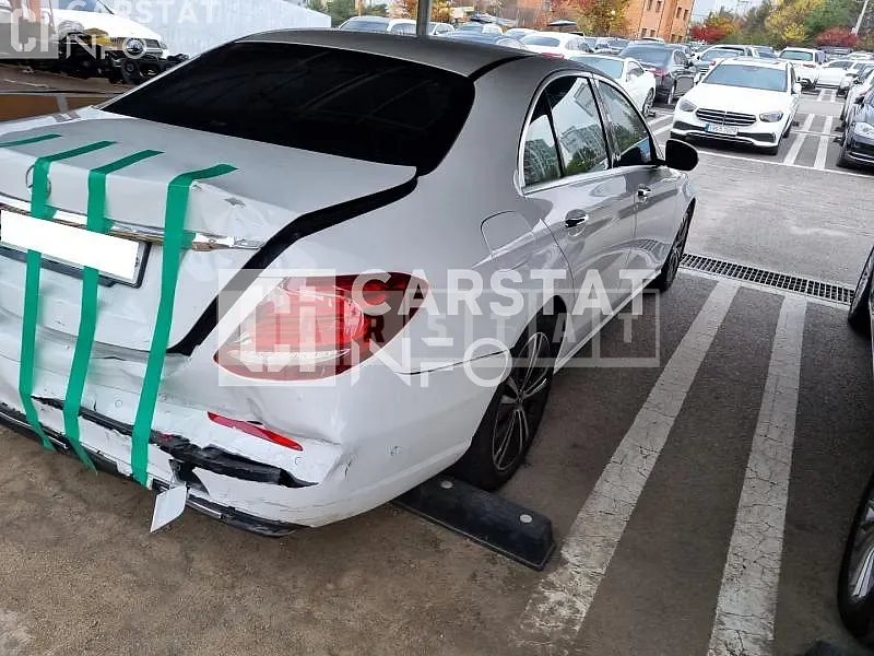 Photo 2 of 18: 2020 Mercedes-Benz E300, VIN W1KZF4JBXLA816201 — Korean insurance auction