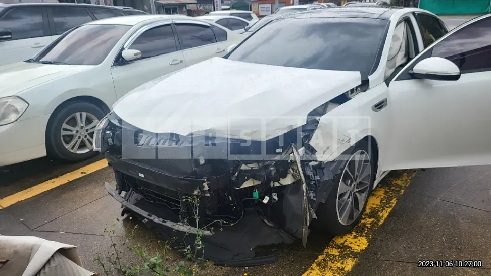 Photo 2 of 10: 2015 Kia K5 2.0, VIN KNAGX411BGA013667 — Korean insurance auction