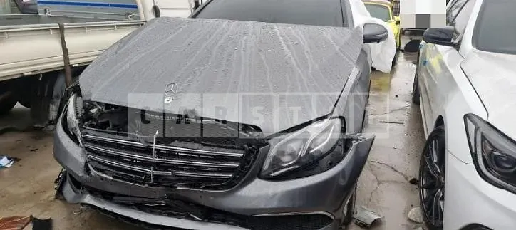 Photo 2 of 8: 2018 Mercedes-Benz E300 4Matic — Korean insurance auction