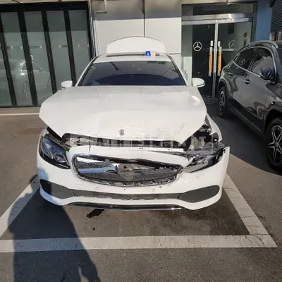 Photo 1 of 9: 2018 Mercedes-Benz E220 d 4Matic, VIN WDDZF0FB4JA467003 — Korean insurance auction