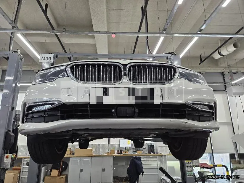 Photo 2 of 13: 2018 BMW 520d — Korean insurance auction