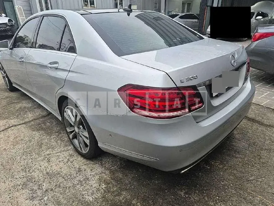 Photo 2 of 7: 2015 Mercedes-Benz E300 — Korean insurance auction