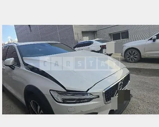 Photo 2 of 10: 2020 Volvo V60CCT5 AWD — Korean insurance auction