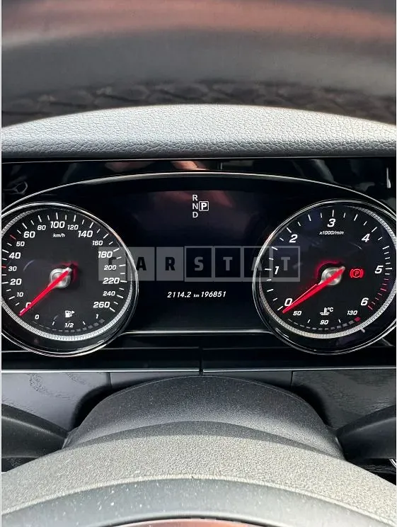 Photo 2 of 25: 2016 Mercedes-Benz E220 d — Korean insurance auction