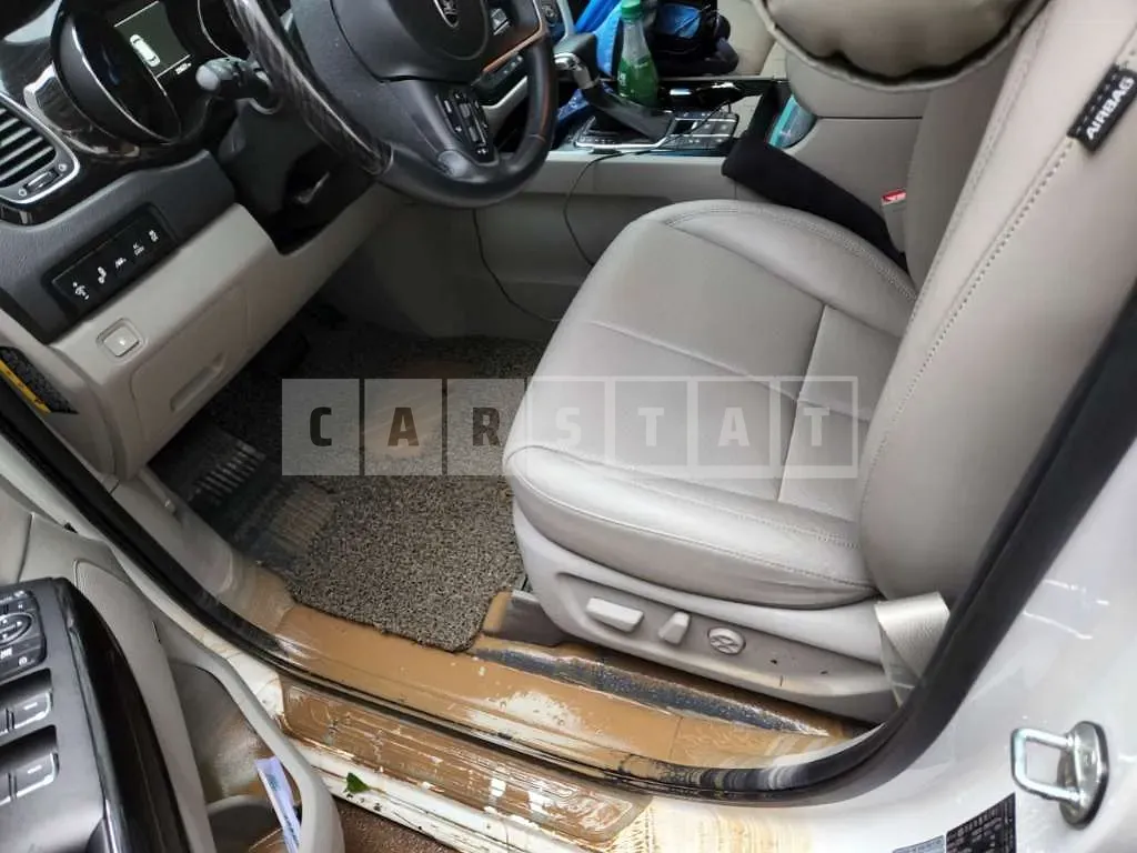 Photo 2 of 4: 2019 Kia Carnival Limousine, VIN KNAME811BKS588312 — Korean insurance auction
