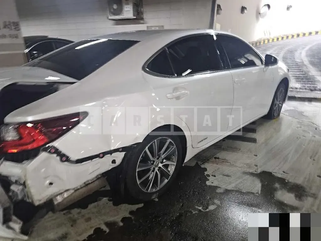 Photo 2 of 29: 2015 Lexus ES300h — Korean insurance auction