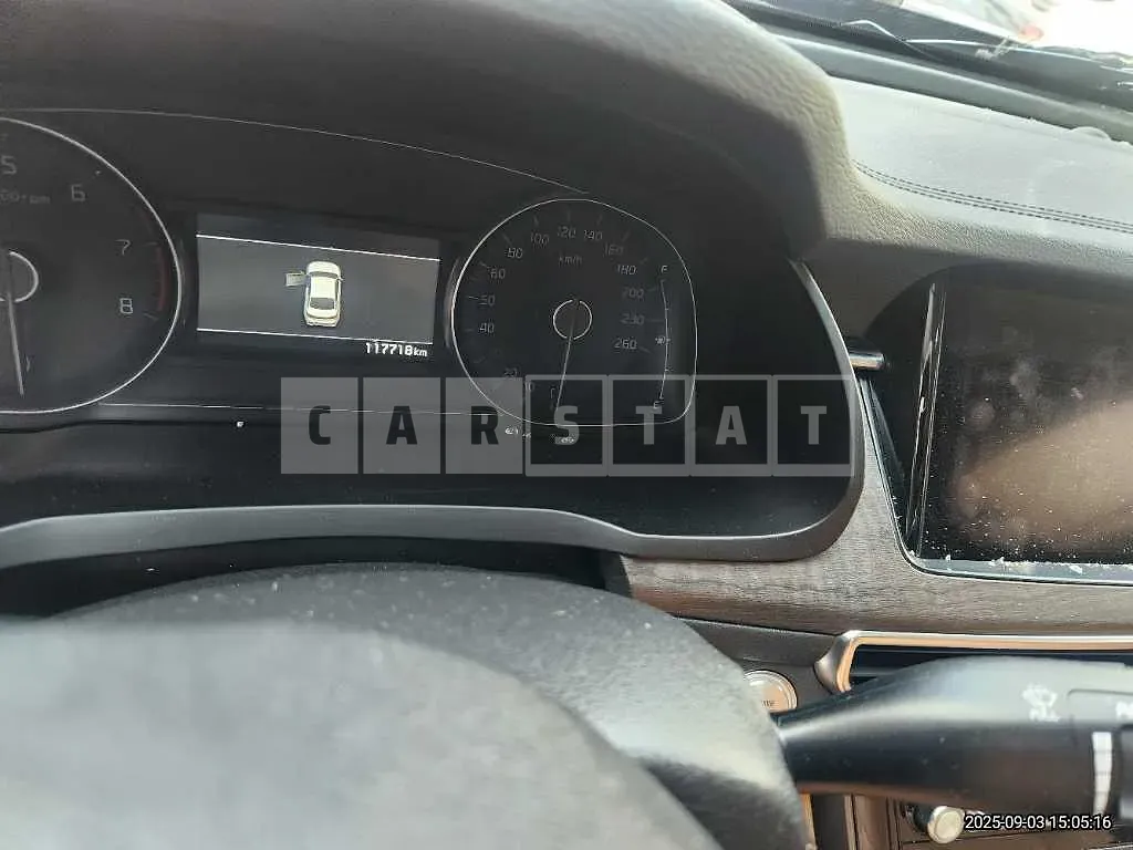 Photo 2 of 10: 2019 Kia K7 — Korean insurance auction