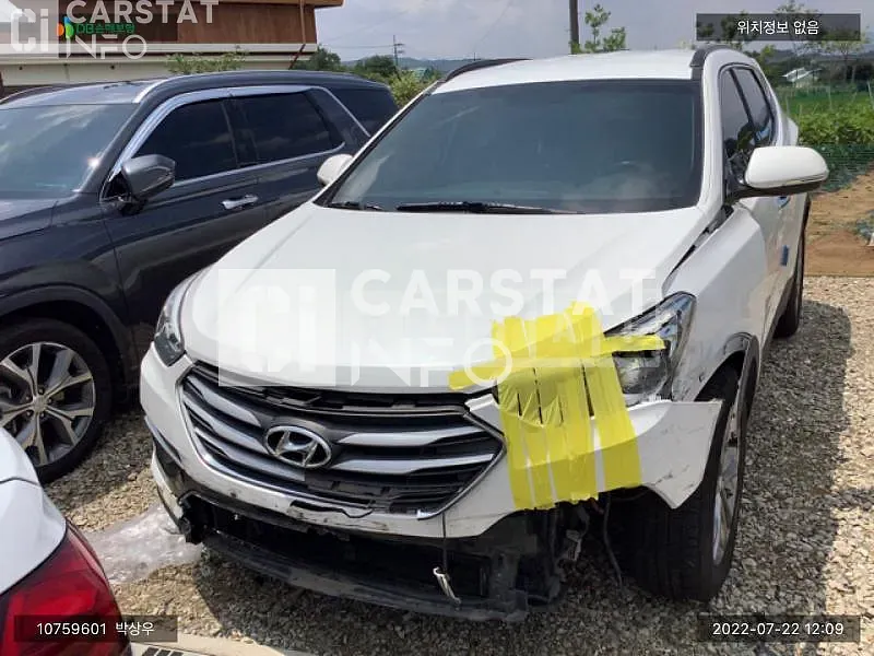 Photo 2 of 13: 2015 Hyundai Santa Fe, VIN KMHSW81UBGU612215 — Korean insurance auction