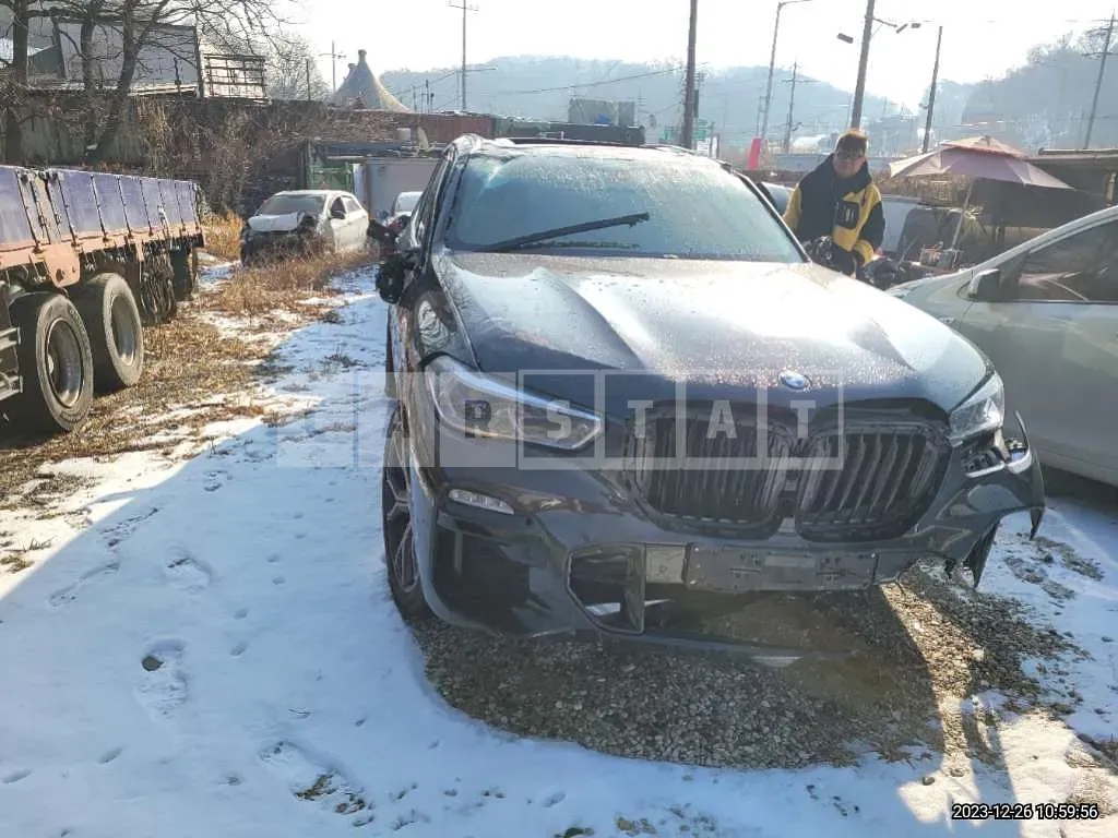 Photo 2 of 43: 2021 BMW X5 xDrive 40i, VIN WBACR6105M9F46816 — Korean insurance auction