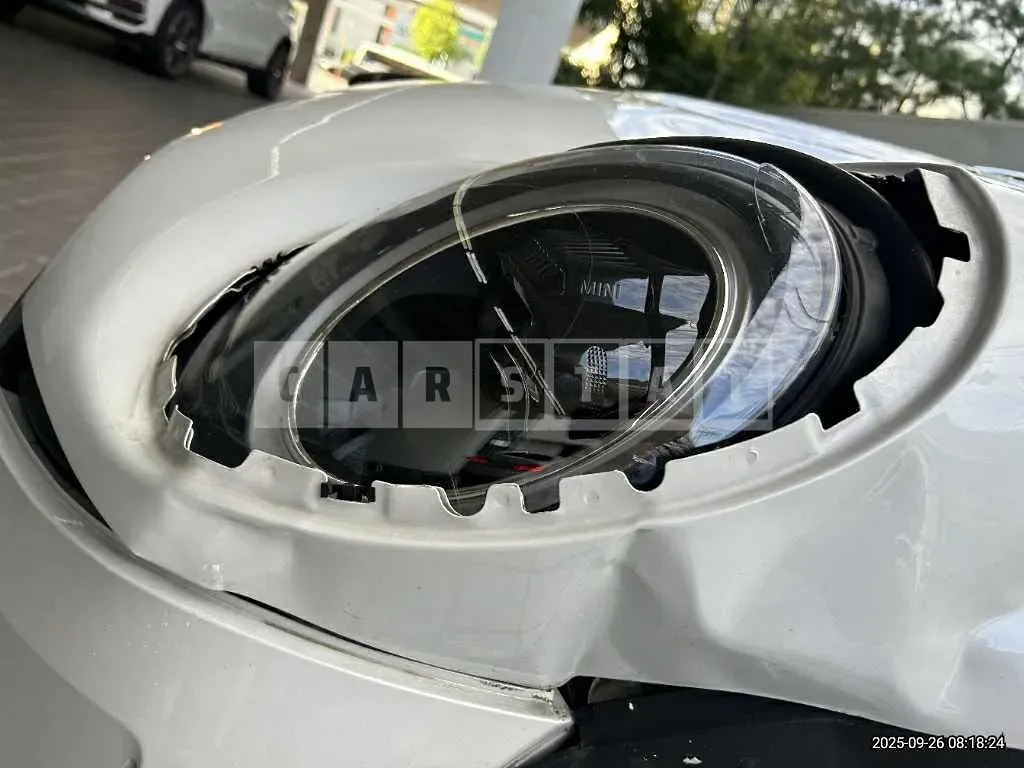 Photo 2 of 49: 2024 MINI Cooper Five-Door — Korean insurance auction
