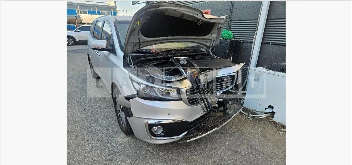 Photo 2 of 12: 2015 Kia Carnivals — Korean insurance auction