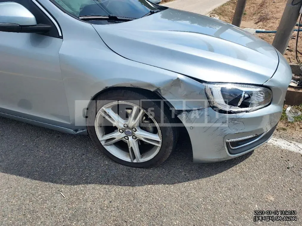 Photo 2 of 7: 2017 Volvo S60D4 — Korean insurance auction