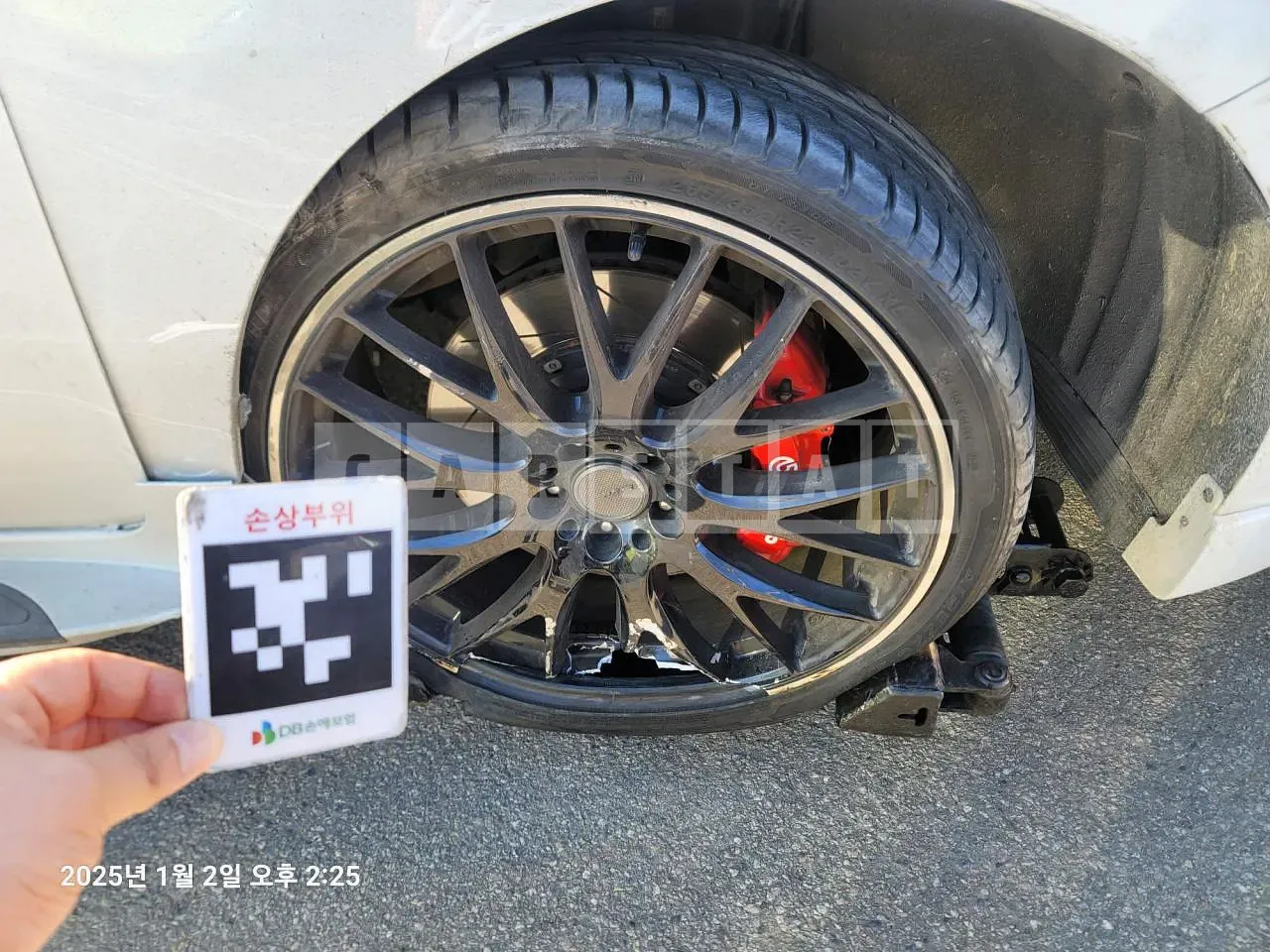 Photo 2 of 39: 2018 Kia Carnival, VIN KNAME81ABKS500908 — Korean insurance auction