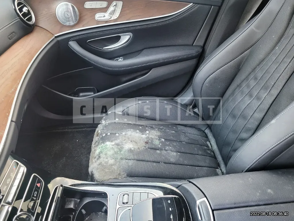 Photo 2 of 23: 2020 Mercedes-Benz E 300 4Matic, VIN WDDZF4KB4LA739646 — Korean insurance auction