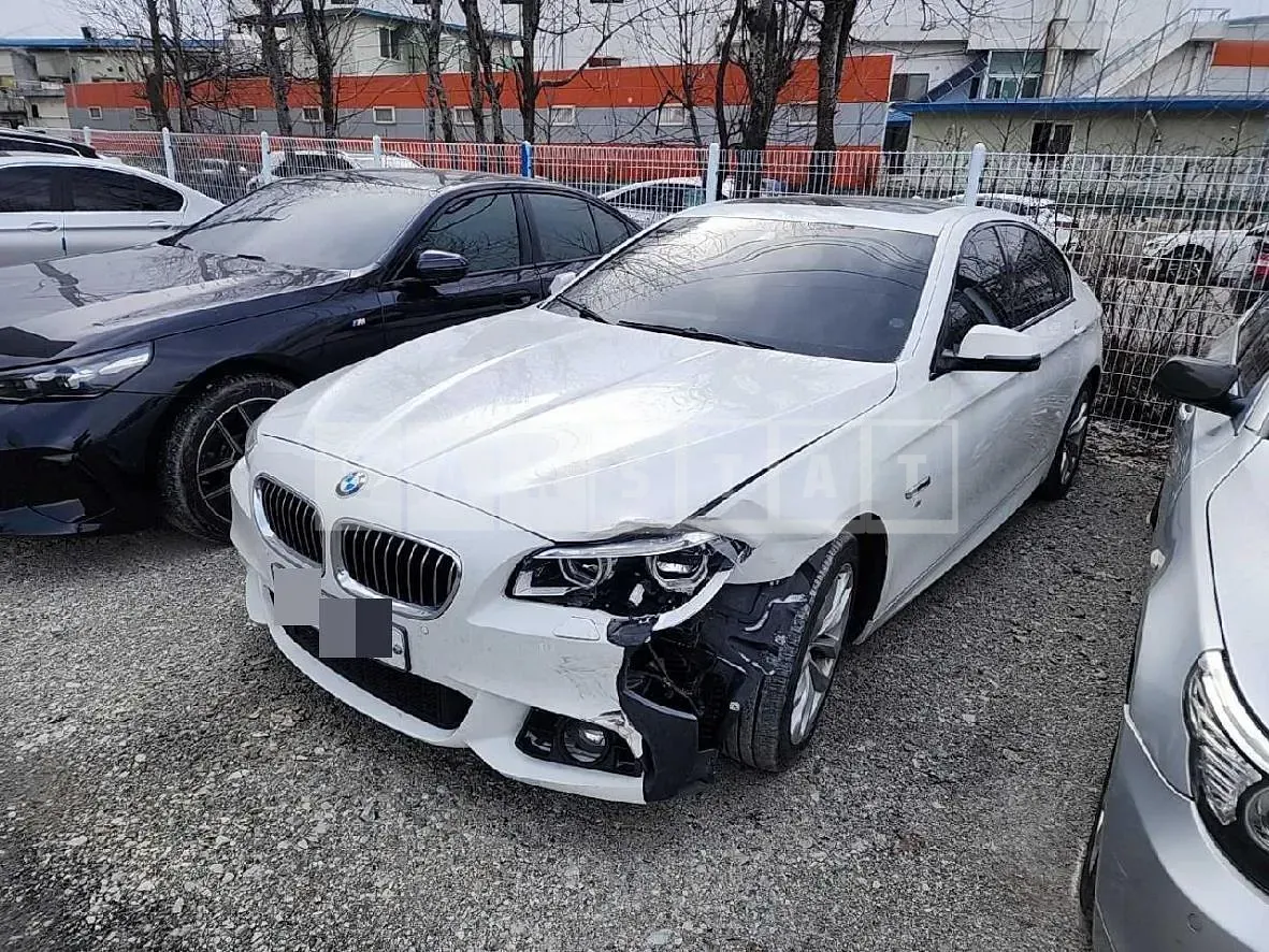 Photo 2 of 6: 2015 BMW 520d, VIN WBA5E5100GG067456 — Korean insurance auction