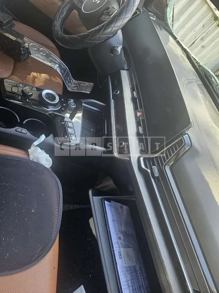 Photo 2 of 17: 2024 Kia Sportage — Korean insurance auction