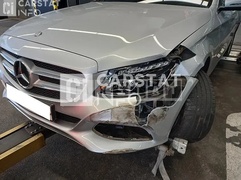 Photo 2 of 10: 2017 Mercedes-Benz C220d 4Matic, VIN WDDWF0FB7HR283401 — Korean insurance auction