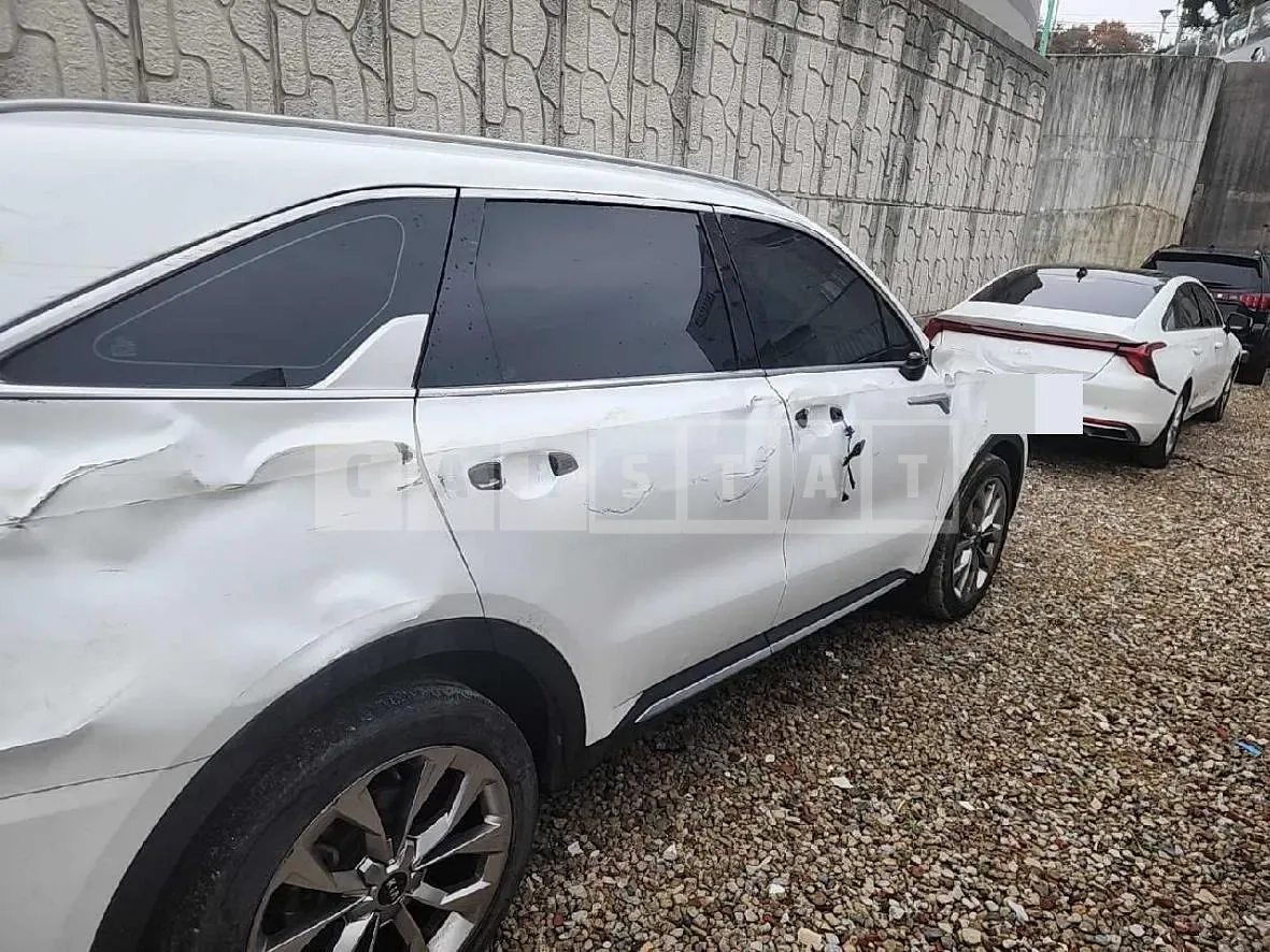 Photo 2 of 14: 2020 Kia Sorento, VIN KNARH81BGMA053240 — Korean insurance auction
