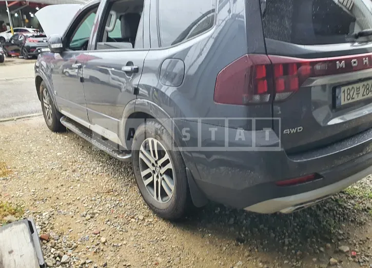 Photo 2 of 13: 2021 Kia Mojave, VIN KNAKM814DMA229543 — Korean insurance auction
