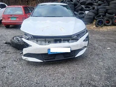2025 * Kia EV6