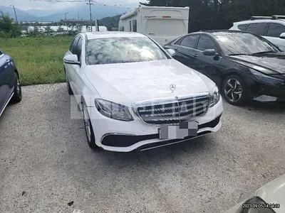 Photo 1 of 20: 2018 Mercedes-Benz E220 d 4Matic, VIN WDDZF0FB9JA415978 — Korean insurance auction