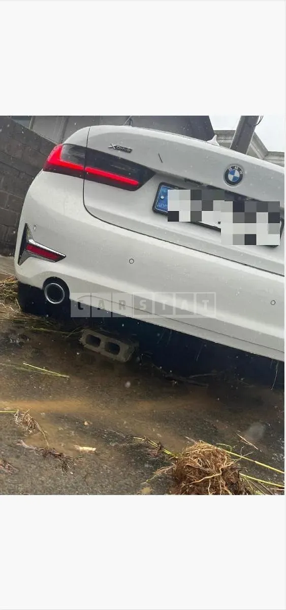 Photo 2 of 15: 2019 BMW 320d xDrive Luxury — Korean insurance auction