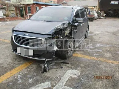 Photo 1 of 15: 2016 Kia Carnivals, VIN KNAMB81ABHS281007 — Korean insurance auction