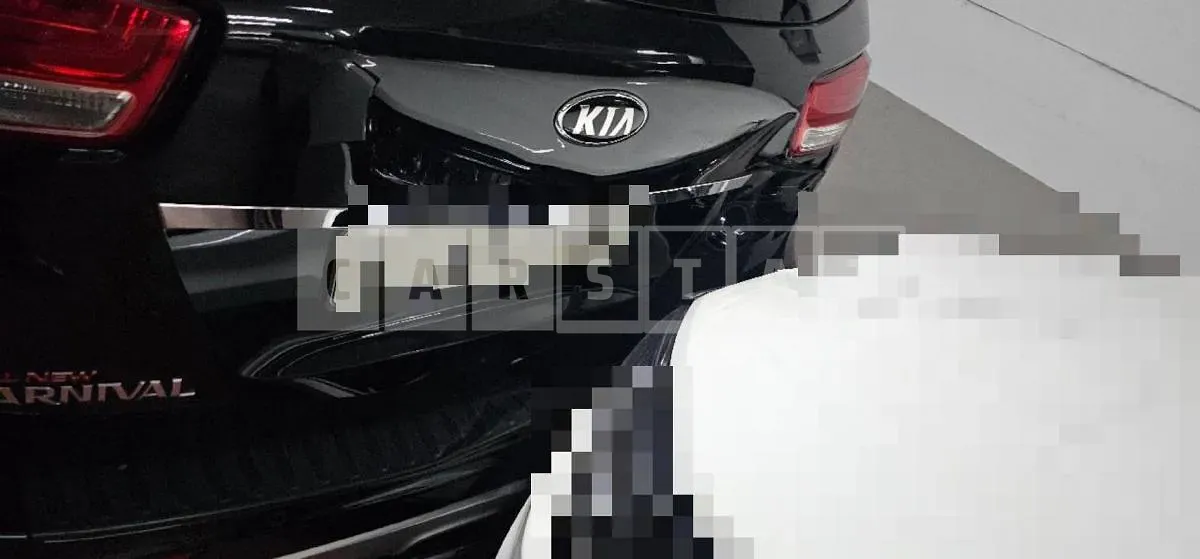Photo 2 of 5: 2017 Kia Grand Carnival, VIN KNAMC81ABHS344622 — Korean insurance auction