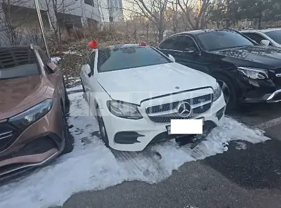 Photo 2 of 13: 2020 Mercedes-Benz E220d Coupe — Korean insurance auction
