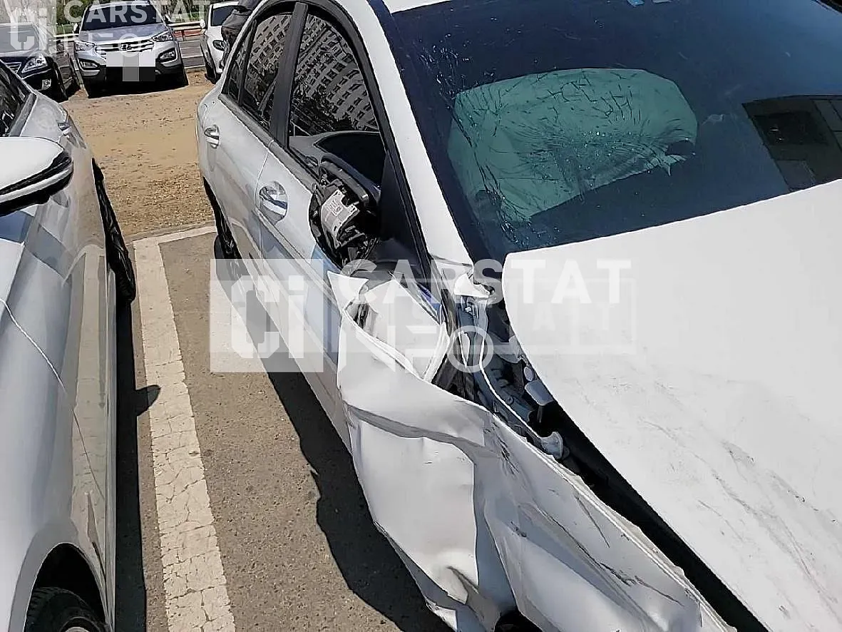 Photo 2 of 47: 2020 Mercedes-Benz C 200, VIN W1KWF8ABXLR567278 — Korean insurance auction