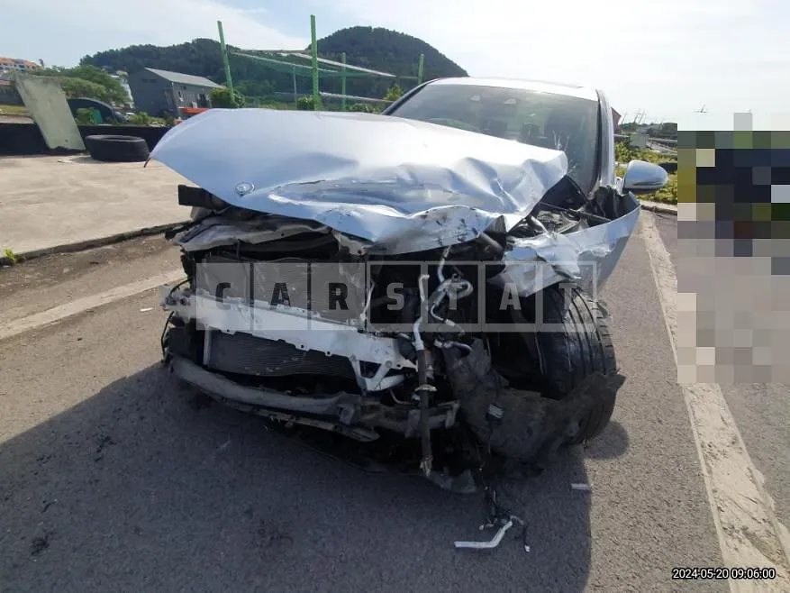 Photo 2 of 19: 2015 Mercedes-Benz C200 — Korean insurance auction