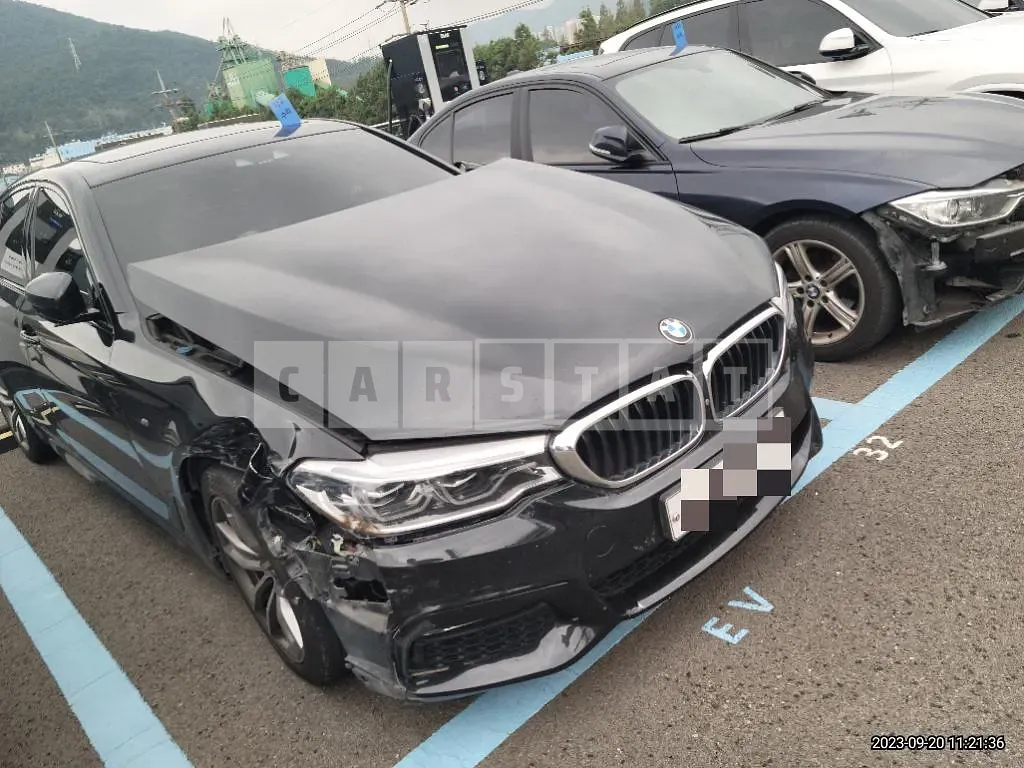 Photo 2 of 7: 2017 BMW 520d xDrive, VIN WBAJC5103HG851944 — Korean insurance auction