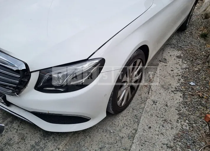 Photo 2 of 37: 2019 Mercedes-Benz E220 d 4Matic, VIN WDDZF0FB4KA692717 — Korean insurance auction