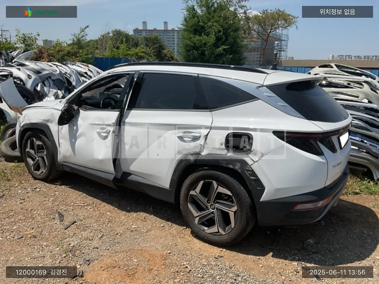 Photo 2 of 28: 2021 Hyundai Tucson, VIN KMHJE81BGMU016729 — Korean insurance auction