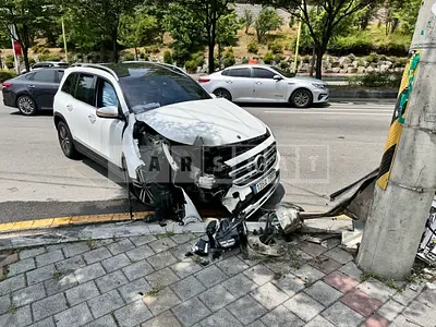Photo 1 of 4: 2021 Mercedes-Benz GLB200d — Korean insurance auction