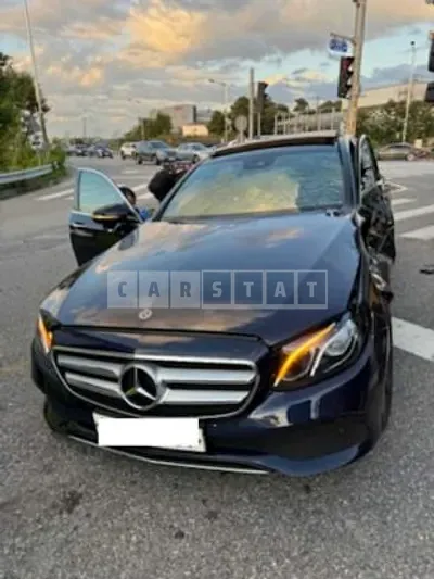 Photo 1 of 6: 2019 Mercedes-Benz E 300, VIN WDDZF4JB9KA697801 — Korean insurance auction