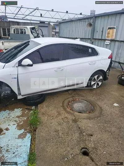 Photo 1 of 11: 2018 Hyundai IONIQ Electric, VIN KMHC051HFJU022521 — Korean insurance auction