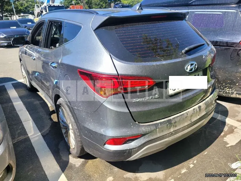 Photo 2 of 10: 2018 Hyundai Santa Fe, VIN KMHSW81UBJU847937 — Korean insurance auction