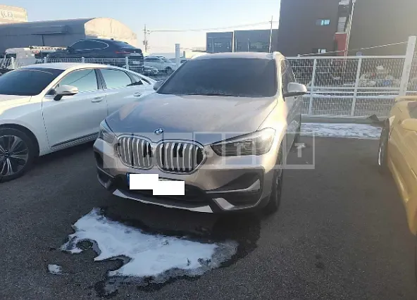 Photo 2 of 39: 2021 BMW X1 xDrive 18d, VIN WBA31AD00M5S68806 — Korean insurance auction