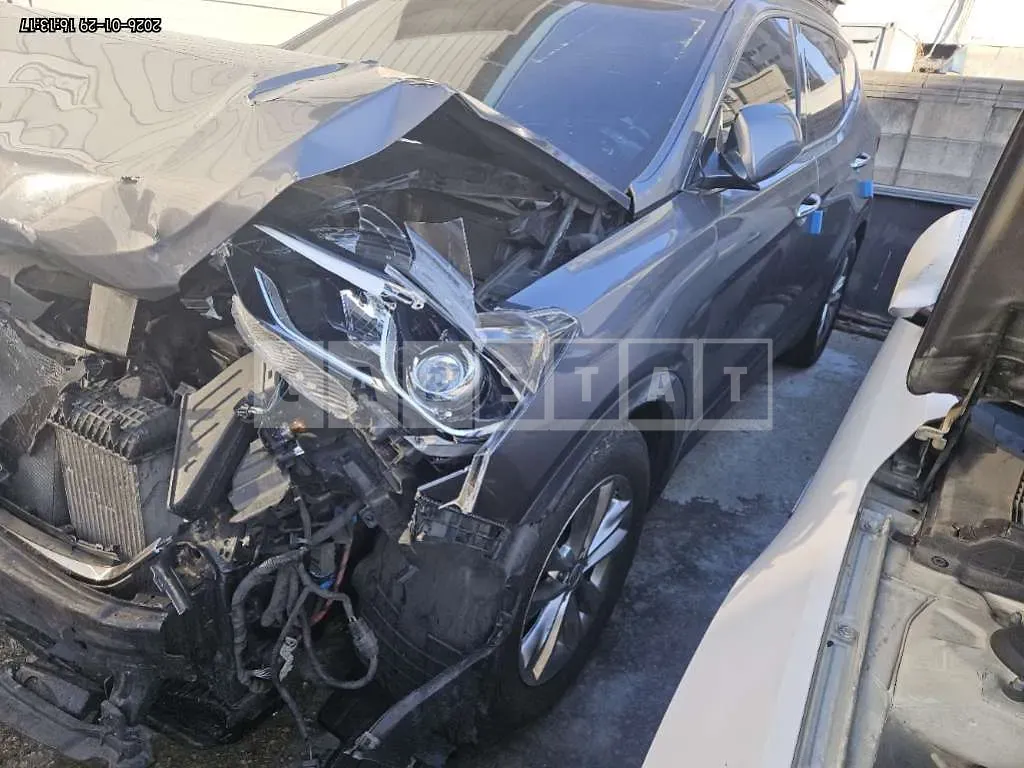 Photo 2 of 8: 2015 Hyundai Santa Fe DM — Korean insurance auction