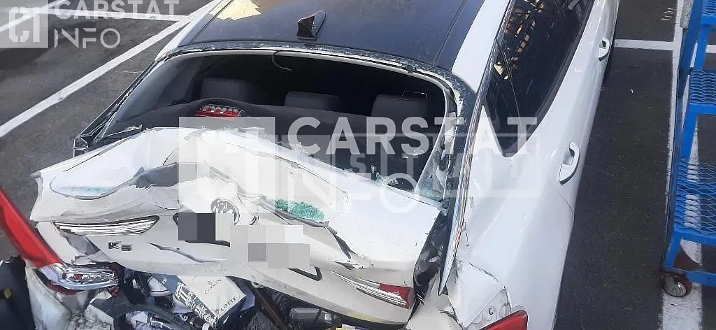 Photo 2 of 15: 2018 Kia K5, VIN KNAGT411BJA235625 — Korean insurance auction