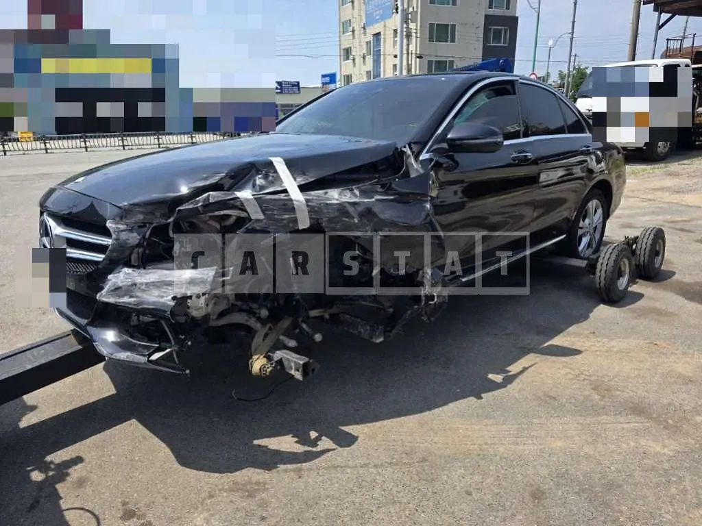Photo 2 of 12: 2017 Mercedes-Benz C220 d 4Matic — Korean insurance auction