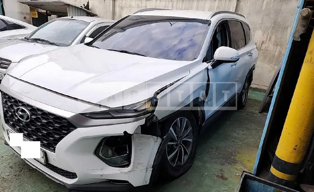 Photo 2 of 17: 2019 Hyundai Santa Fe, VIN KMHS281CBKU005143 — Korean insurance auction