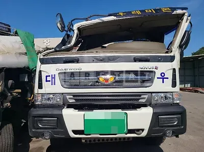 Photo 1 of 32: 2017 concrete mixer truck — Korean insurance auction